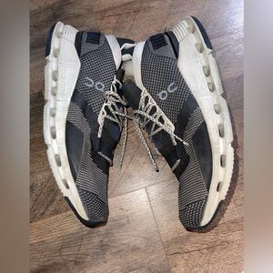 On Cloudnova  size 10